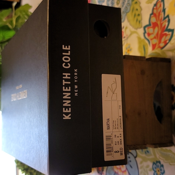 KENNETH COLE NEW YORK Martha White Strappy Block Heel Sandal - Picture 7 of 7